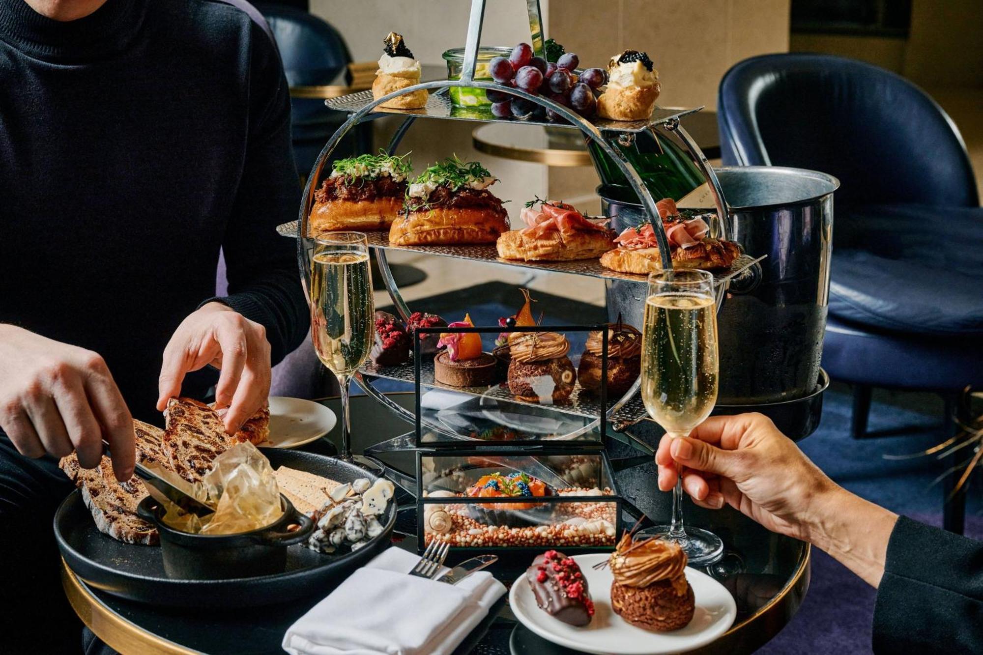 Готель The Westin Мельбурн Екстер'єр фото Afternoon tea at the Mandarin Oriental, London