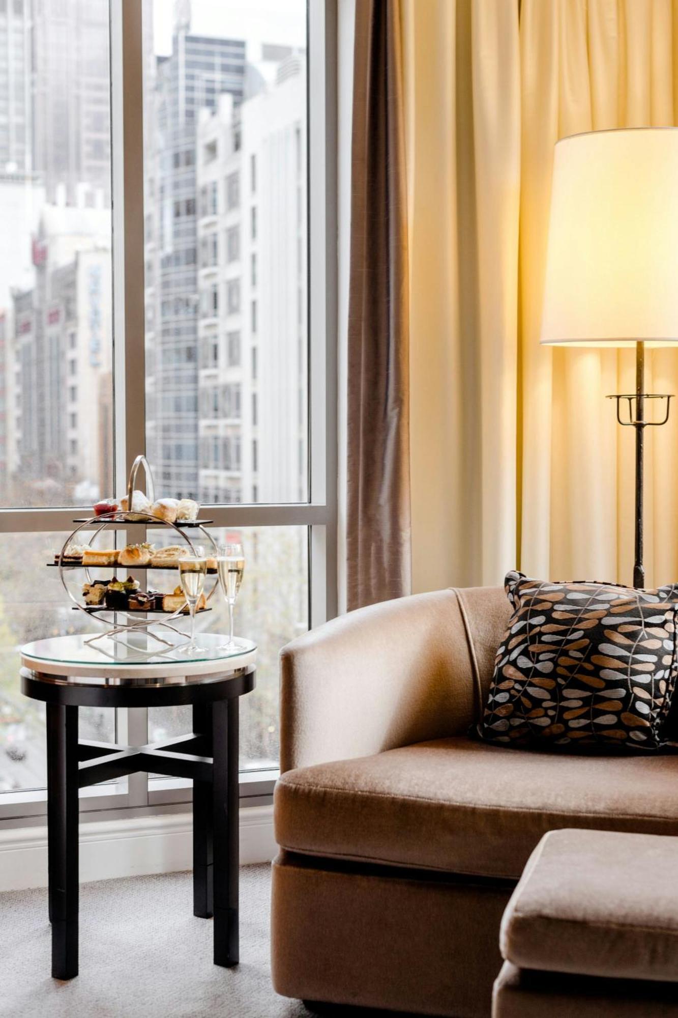 Готель The Westin Мельбурн Екстер'єр фото Afternoon tea at The Landmark, Hong Kong